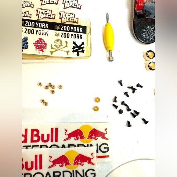 Tech Deck Finger Boards, Parts,  Stickers - Zoo York Skateboard Toy - Picture 4 of 10